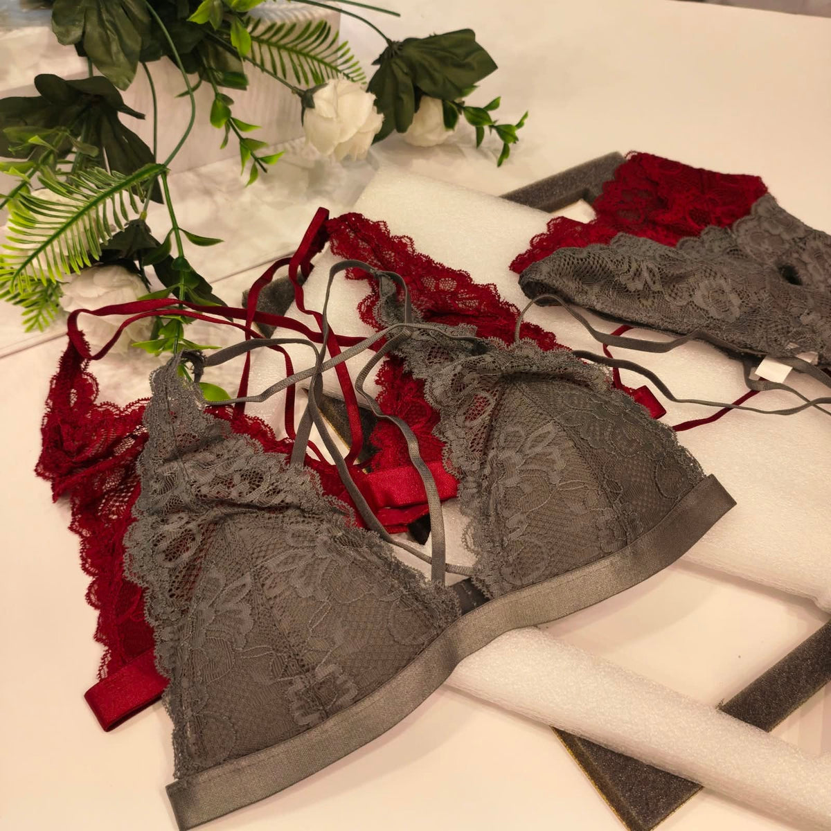 V NECK THIN PAD BRA SET