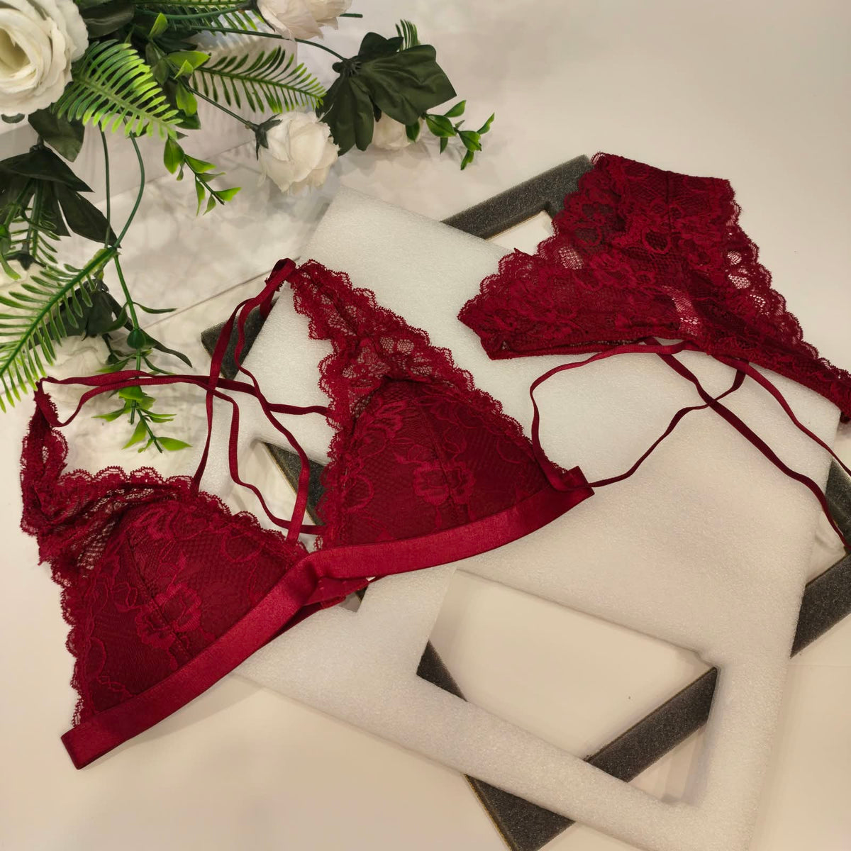 V NECK THIN PAD BRA SET