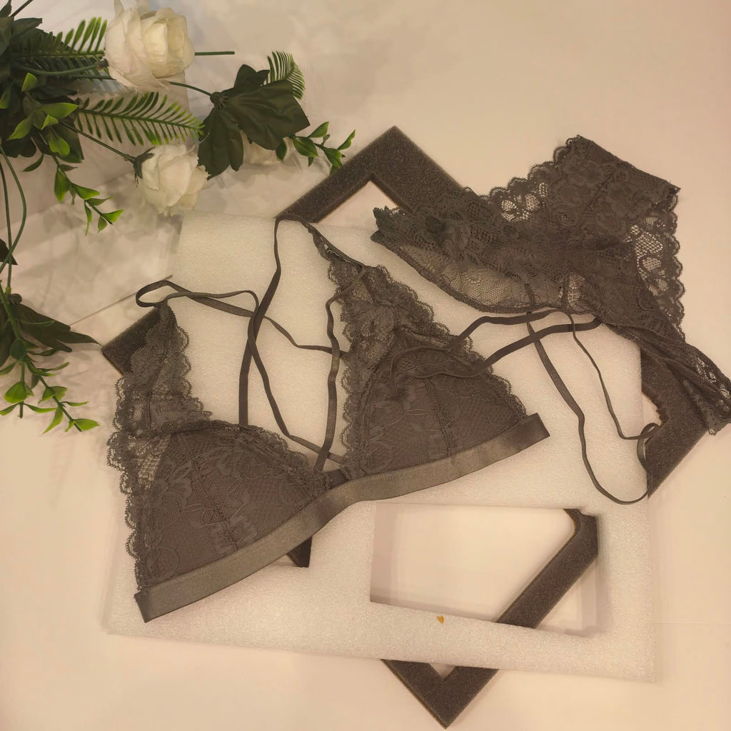 V NECK THIN PAD BRA SET