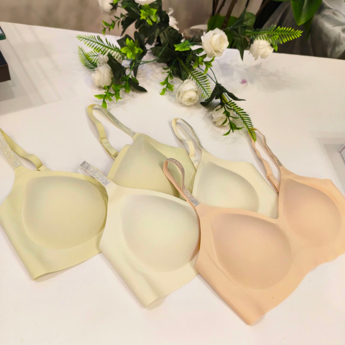 PREMIUM AIR BRA WITH SHINY STRAPS
